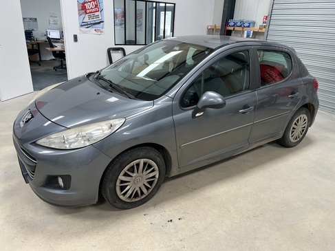 changement de lunette arriere PEUGEOT 207 RAPID PARE BRISE LANDERNEAU.jpg