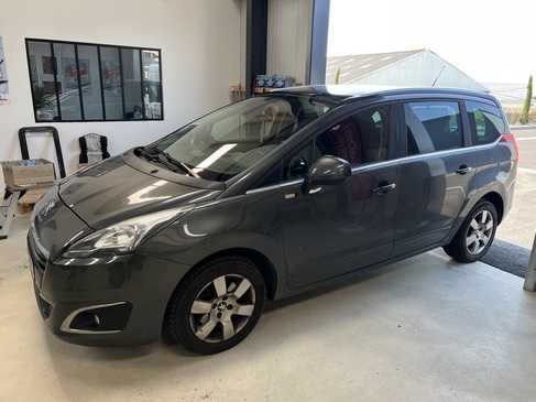 changement de lunette arriere PEUGEOT 5008 RAPID PARE BRISE LANDERNEAU.jpg