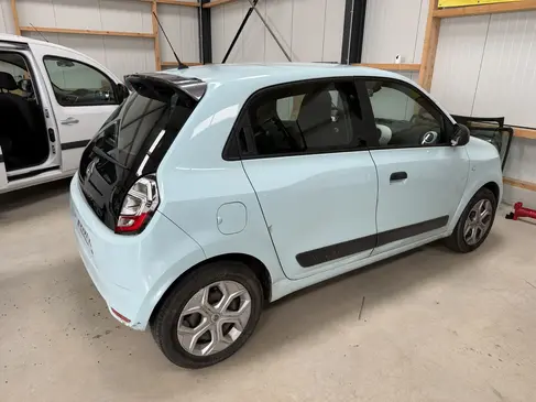 changement-de-lunette-arriere-renault-twingo-3-rapid-pare-brise-landerneau.webp