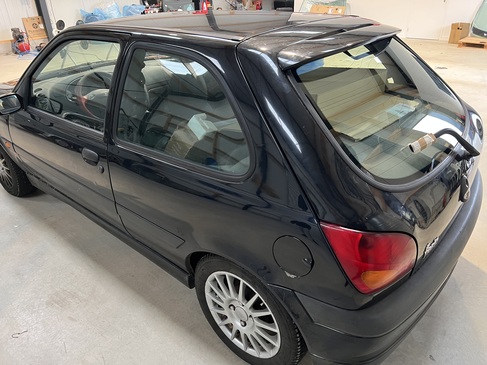 changement de LUNNETTE ARRIERE JOINTE FORD FIESTA RAPID PARE BRISE LANDERNEAU.jpg