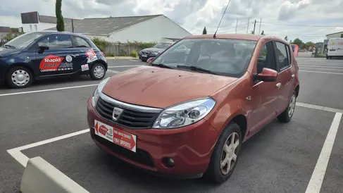 changement-de-optique-phare-avant-dacia-sandero-rapid-pare-brise-landerneau.webp