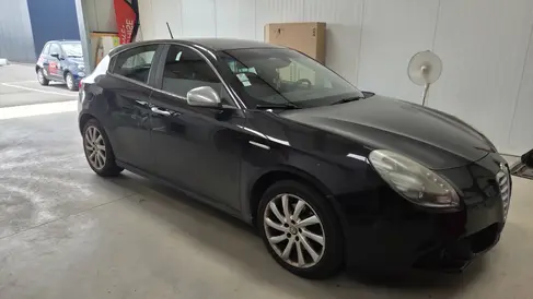 changement-de-pare-brise-alpha-romeo-giulietta-rapid-pare-brise-landerneau.webp