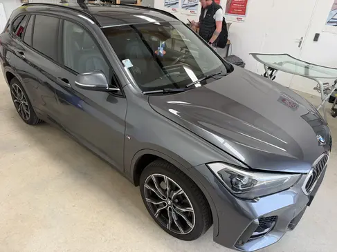 changement-de-pare-brise-bmw-x1-rapid-pare-brise-landerneau_2.webp