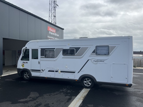 changement de PARE BRISE CAMPING CAR PILOTE EXPLOREUR RAPID PARE BRISE LANDERNEAU.jpg