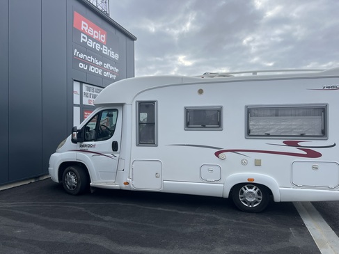 changement de PARE BRISE CAMPING CAR RAPID PARE BRISE LANDERNEAU.jpg