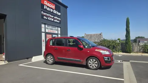 changement-de-pare-brise-citroen-c3-picasso-rapid-pare-brise-landerneau.webp