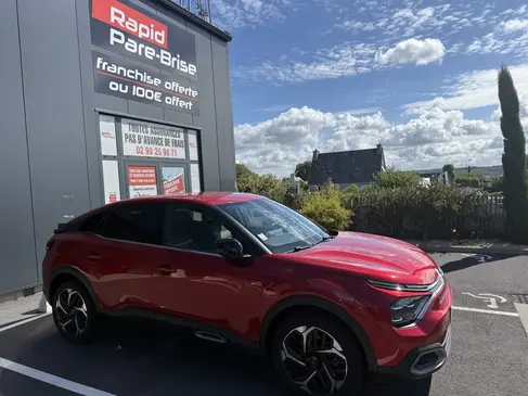 changement-de-pare-brise-citroen-c4-rapid-pare-brise-landerneau.webp