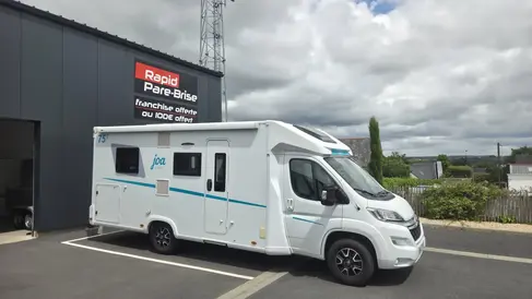 changement-de-pare-brise-citroen-jumper-camping-car-rapid-pare-brise-landerneau.webp