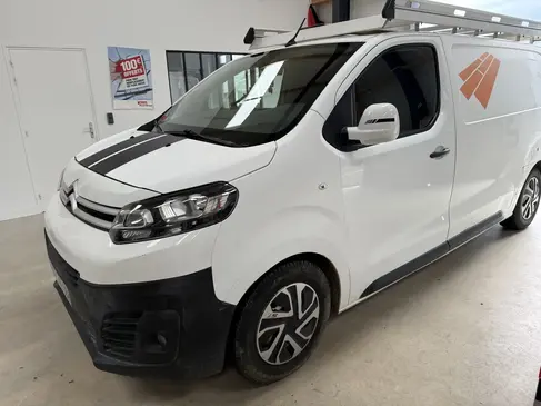 changement-de-pare-brise-citroen-jumpy-rapid-pare-brise-landerneau-1.webp