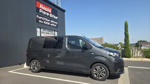changement-de-pare-brise-citroen-jumpy-rapid-pare-brise-landerneau_2.webp