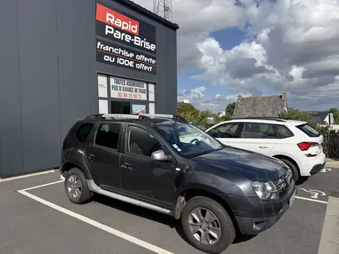 changement-de-pare-brise-dacia-duster-rapid-pare-brise-landerneau_3.webp