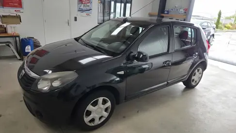 changement-de-pare-brise-dacia-sandero-rapid-pare-brise-landerneau_1.webp
