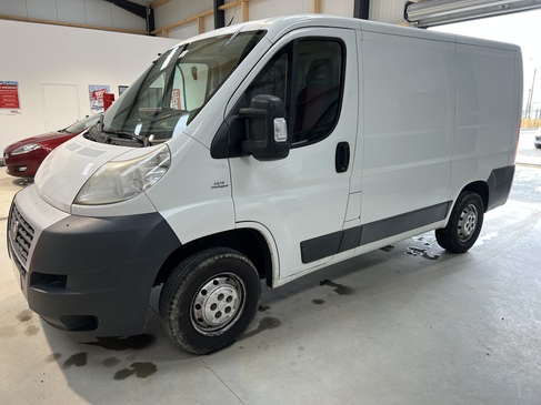 changement de pare brise FIAT DICATO RAPID PARE BRISE LANDERNEAU.jpg