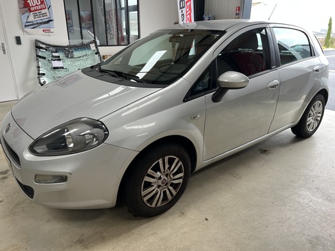 changement de pare brise FIAT PUNTO RAPID PARE BRISE LANDERNEAU.jpg