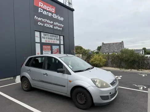 changement-de-pare-brise-fiesta-cmax-rapid-pare-brise-landerneau.webp