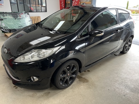 changement de pare brise FORD FIESTA RAPID PARE BRISE LANDERNEAU.jpg