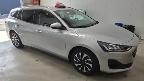 changement-de-pare-brise-ford-focus-break-rapid-pare-brise-landerneau.webp