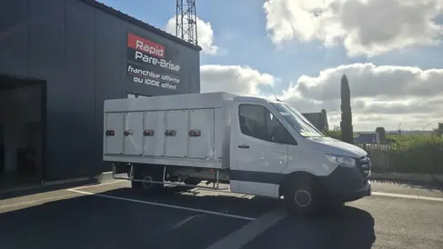 changement-de-pare-brise-ford-mercedes-sprinter-rapid-pare-brise-landerneau.webp