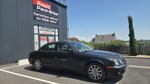 changement-de-pare-brise-jaguar-s-type-rapid-pare-brise-landerneau.webp