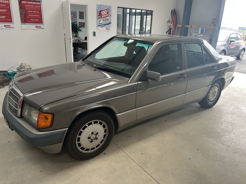 changement de pare brise MERCEDES RAPID PARE BRISE LANDERNEAU.jpg