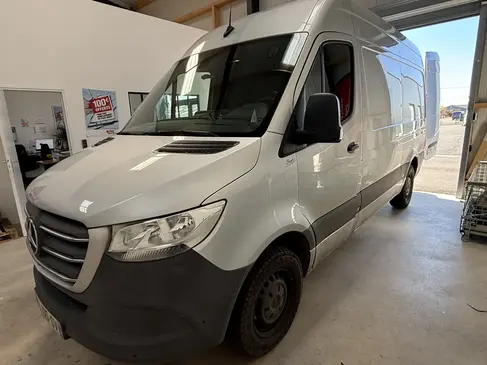 changement-de-pare-brise-mercedes-sprinter-picasso-rapid-pare-brise-landerneau.webp