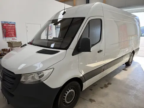changement-de-pare-brise-mercedes-sprinter-rapid-pare-brise-landerneau_1.webp