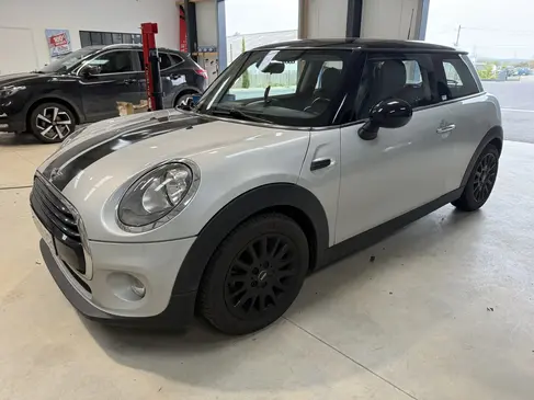 changement-de-pare-brise-mini-cooper-d-rapid-pare-brise-landerneau.webp
