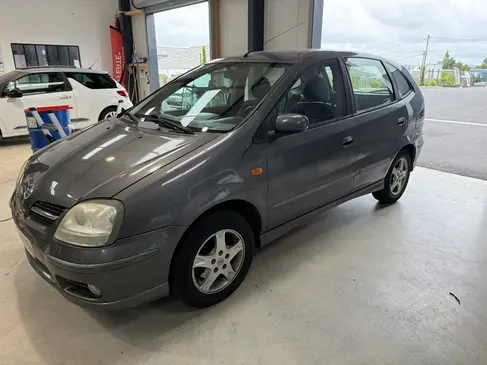 changement-de-pare-brise-nissan-almera-tino-rapid-pare-brise-landerneau.webp