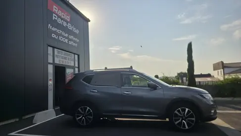 changement-de-pare-brise-nissan-x-trail-rapid-pare-brise-landerneau.webp