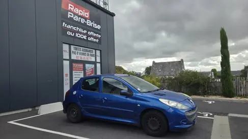 changement-de-pare-brise-peugeot-206-plus-rapid-pare-brise-landerneau.webp