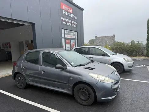 changement-de-pare-brise-peugeot-206-plus-rapid-pare-brise-landerneau_1.webp