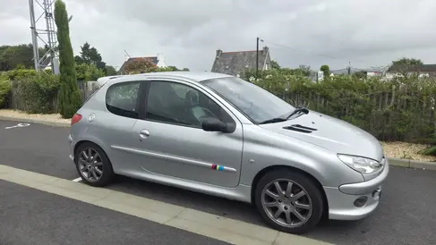 changement-de-pare-brise-peugeot-206-rapid-pare-brise-landerneau_1.webp