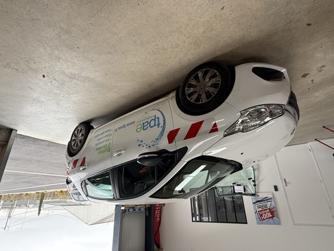 changement de pare brise  PEUGEOT 208 RAPID PARE BRISE LANDERNEAU.jpg