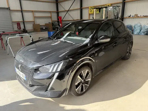 changement-de-pare-brise-peugeot-208-rapid-pare-brise-landerneau-7.webp