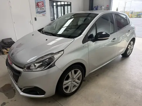 changement-de-pare-brise-peugeot-208-rapid-pare-brise-landerneau_3.webp