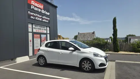changement-de-pare-brise-peugeot-208-rapid-pare-brise-landerneau_5.webp