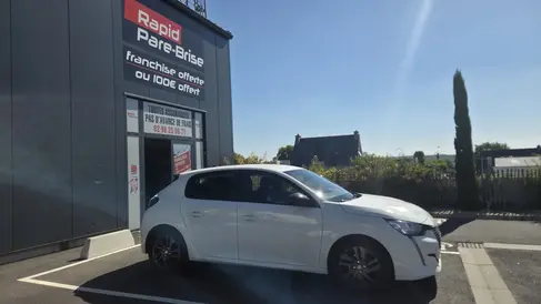 changement-de-pare-brise-peugeot-208-rapid-pare-brise-landerneau_6.webp