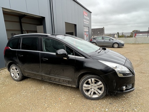 changement de pare brise PEUGEOT 3008 RAPID PARE BRISE LANDERNEAU.jpg