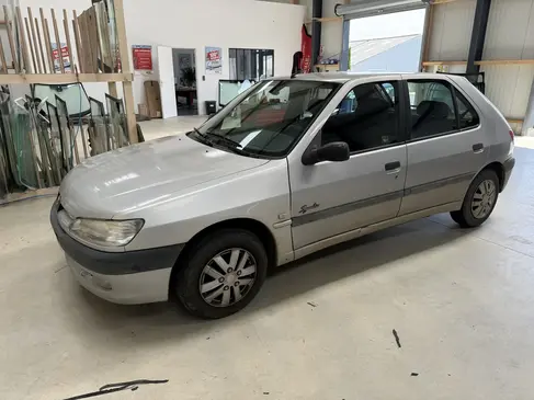 changement-de-pare-brise-peugeot-306-rapid-pare-brise-landerneau.webp