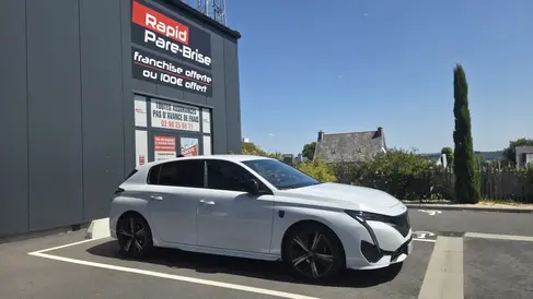 changement-de-pare-brise-peugeot-308-2-rapid-pare-brise-landerneau_2.webp