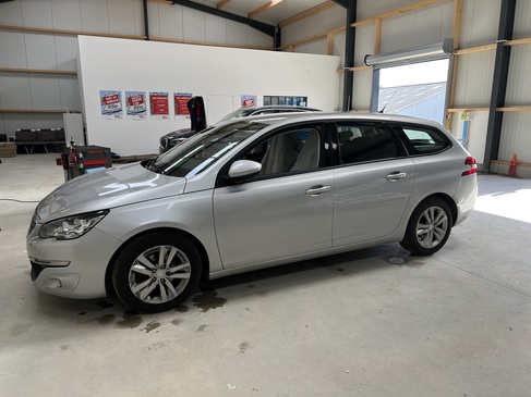 changement de pare brise PEUGEOT 308 SW RAPID PARE BRISE LANDERNEAU.jpg