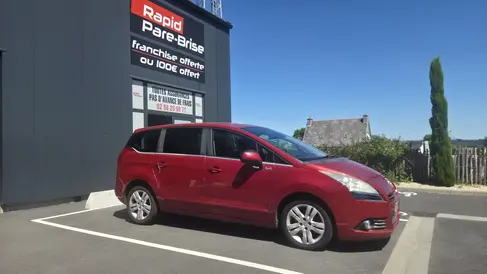 changement-de-pare-brise-peugeot-5008-2-rapid-pare-brise-landerneau.webp