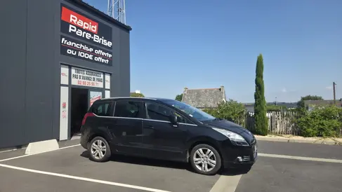 changement-de-pare-brise-peugeot-5008-3-rapid-pare-brise-landerneau.webp
