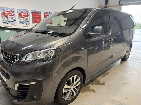 changement-de-pare-brise-peugeot-expert-rapid-pare-brise-landerneau_1.webp