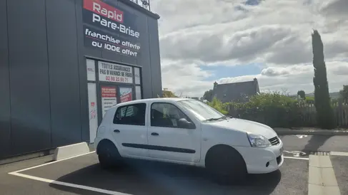 changement-de-pare-brise-renault-clio-2-campus-rapid-pare-brise-landerneau.webp