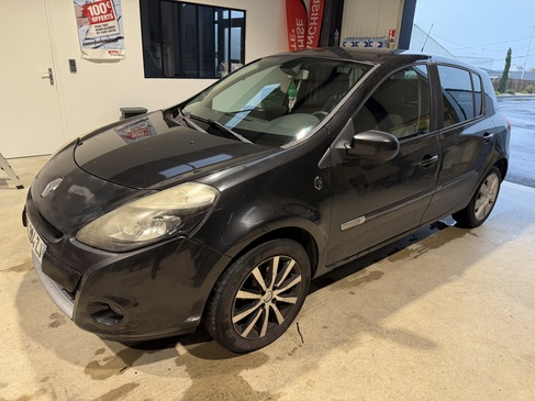 changement de pare brise  RENAULT CLIO 3 RAPID PARE BRISE LANDERNEAU.jpg