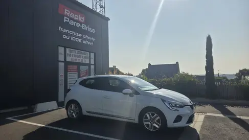 changement-de-pare-brise-renault-clio-5-rapid-pare-brise-landerneau.webp