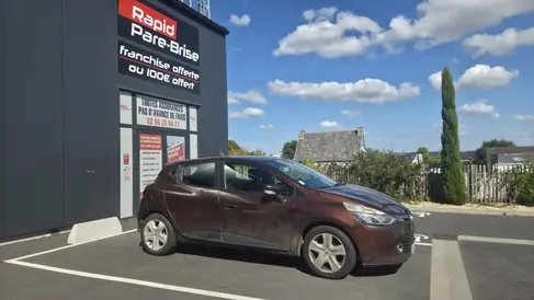 changement-de-pare-brise-renault-clio-iv-break-rapid-pare-brise-landerneau.webp