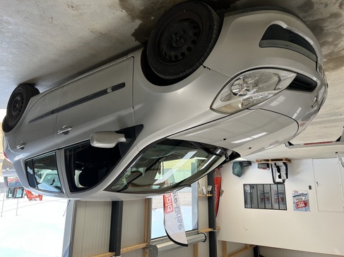 changement de pare brise RENAULT CLIO RAPID PARE BRISE LANDERNEAU.jpg