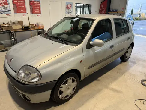 changement-de-pare-brise-renault-clio-rapid-pare-brise-landerneau_1.webp